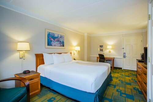 Гостиница La Quinta Inn by Wyndham Norfolk Virginia Beach в Вирджиния-Бич