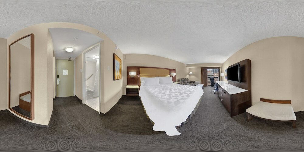 Фото Holiday Inn Hotel & Suites Vancouver Downtown, an Ihg Hotel