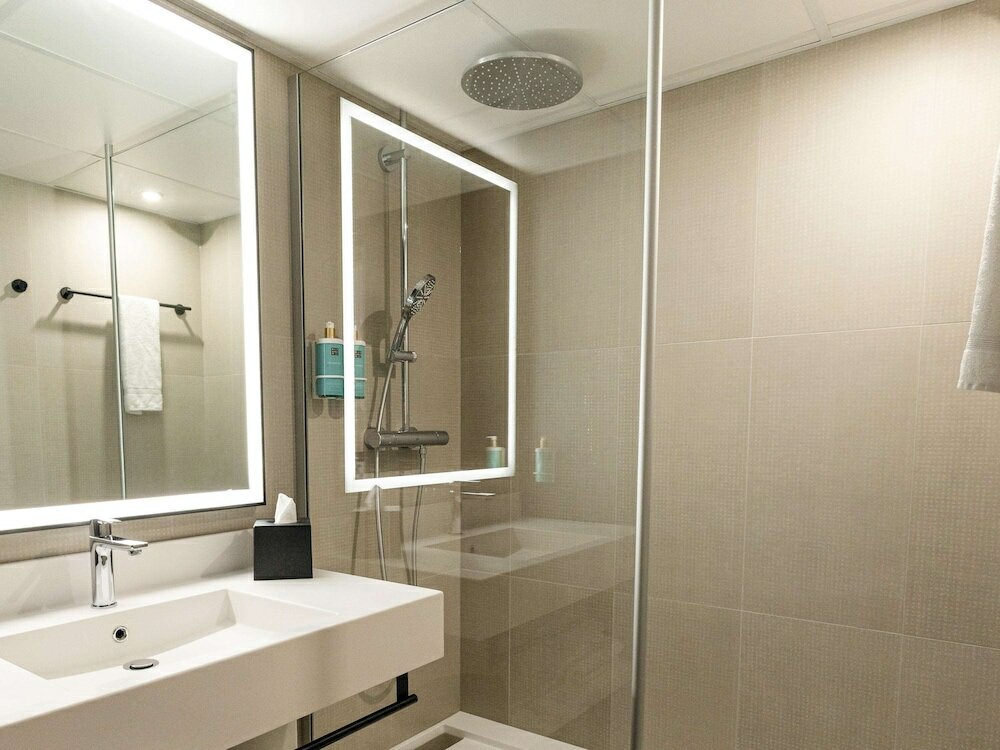 Фото Novotel Paris Suresnes Longchamp