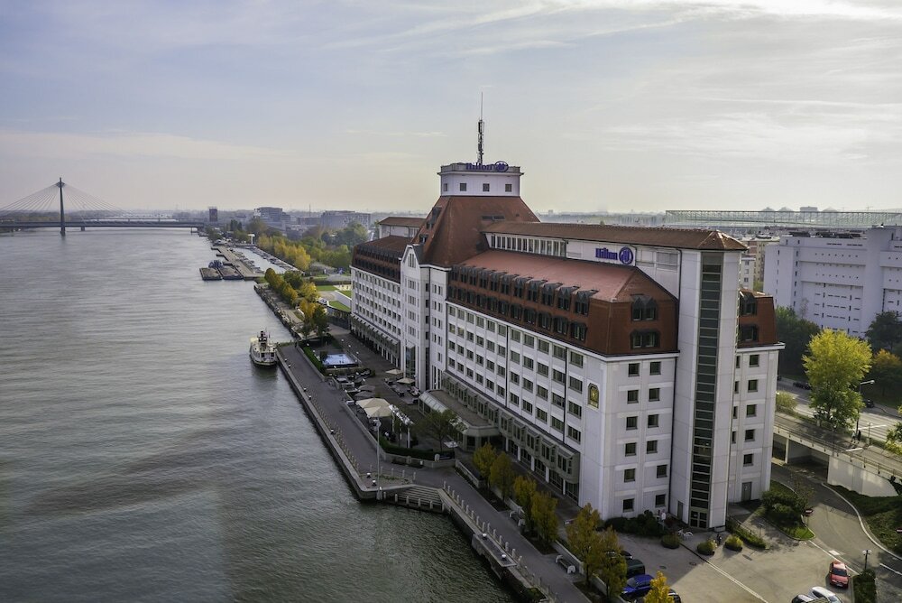 Фото Hilton Vienna Danube Waterfront