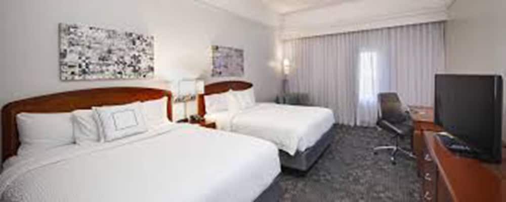 Фото Courtyard by Marriott Lyndhurst Meadowlands