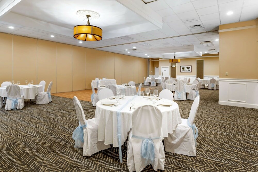 Фото Best Western Plus North Haven Hotel