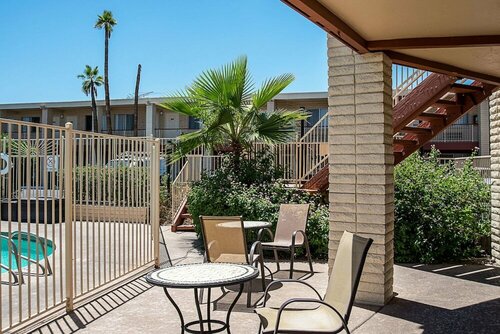 Гостиница Quality Inn & Suites Phoenix Nw - Sun City в Глендейле