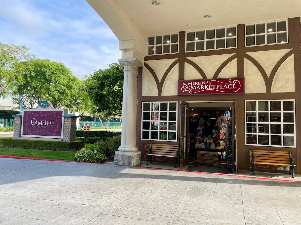 Фото Anaheim Camelot Inn & Suites