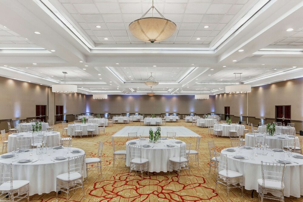 Фото DoubleTree by Hilton Hotel Newark Airport