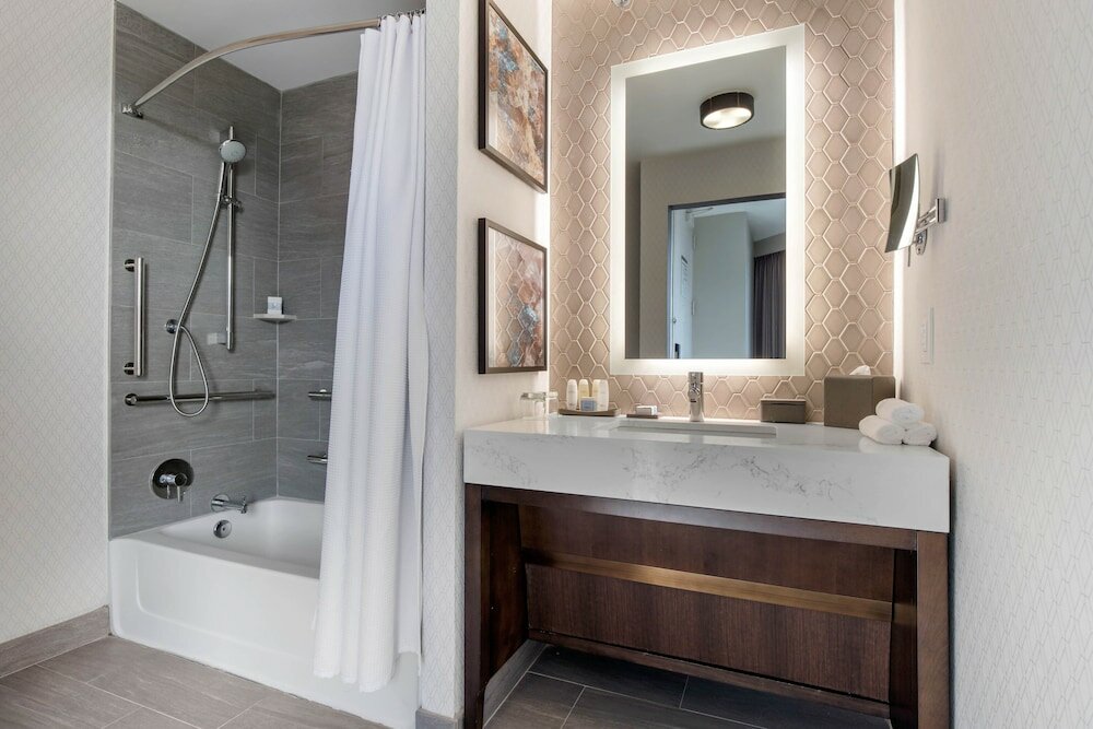 Фото Omni Charlotte Hotel