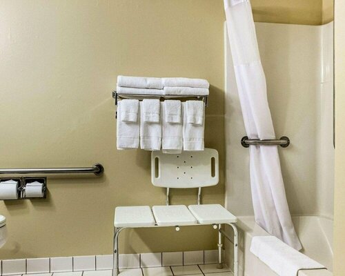 Гостиница Travelodge by Wyndham Fargo West Acres в Фарго
