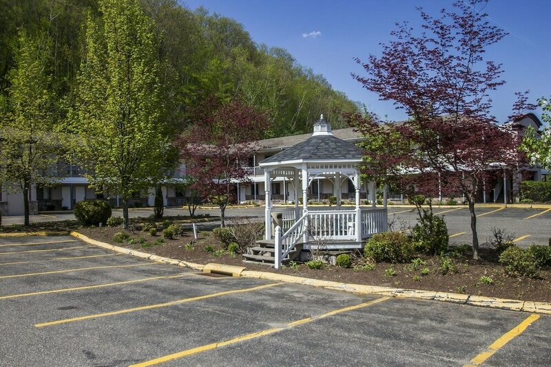 Гостиница Americas Best Value Inn Torrington Ct