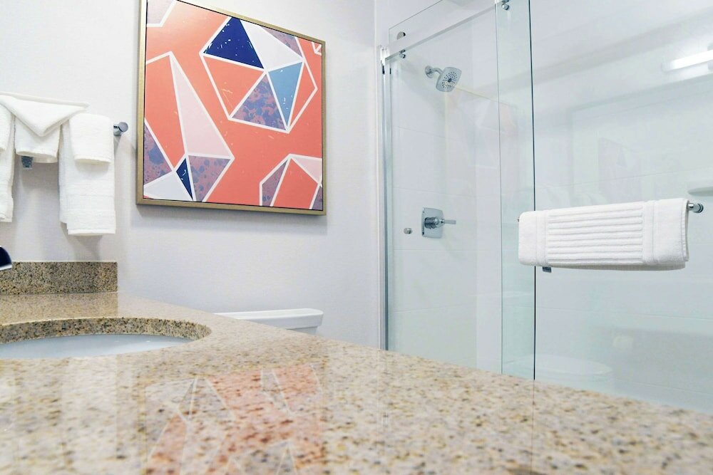 Фото Comfort Inn & Suites Nw Milwaukee