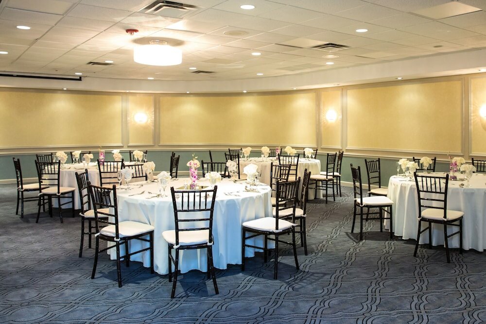 Фото Ramada Plaza by Wyndham Chicago North Shore