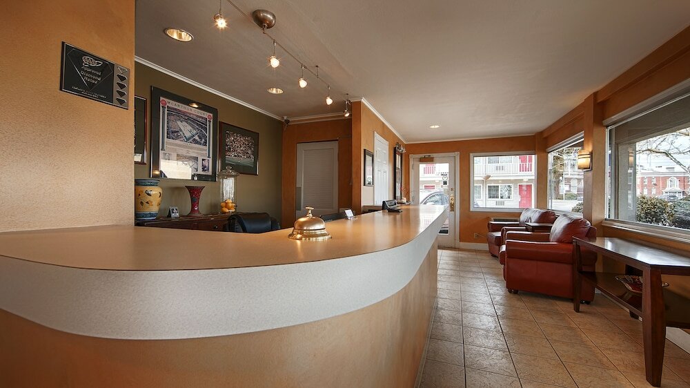 Фото Campus Inn & Suites Eugene Downtown