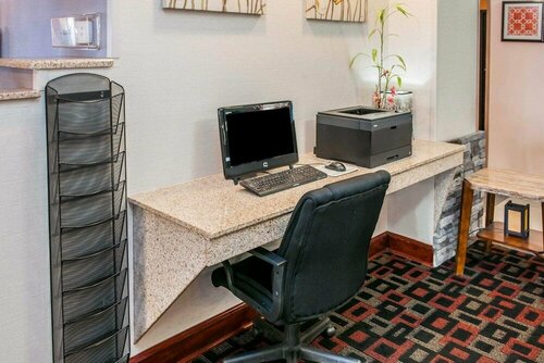 Гостиница Quality Inn & Suites South Bend Airport в Саут-Бенде