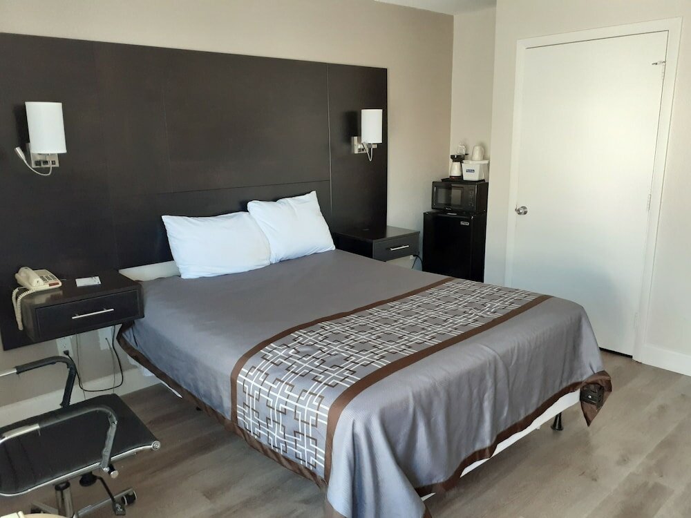 Фото Travelodge by Wyndham Virginia Beach Bay Beach