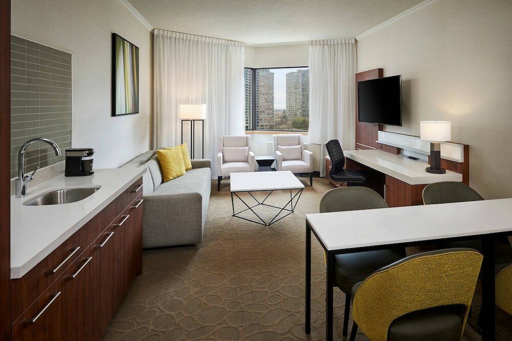 Фото Delta Hotels Toronto Mississauga