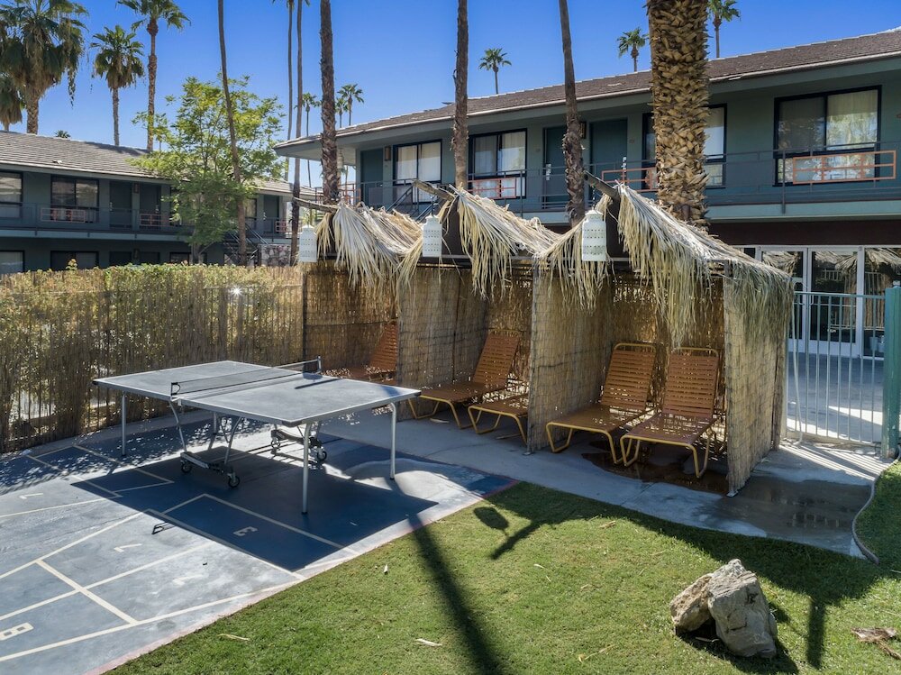 Фото Caliente Tropics Hotel