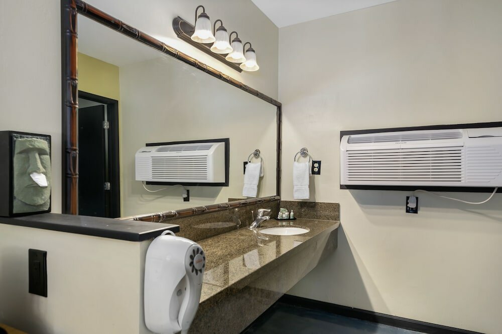 Фото Caliente Tropics Hotel