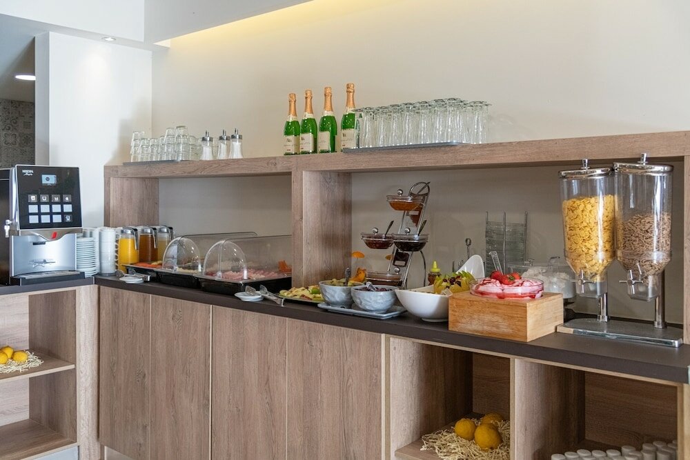 Фото Sunny day's Hotel Apartments