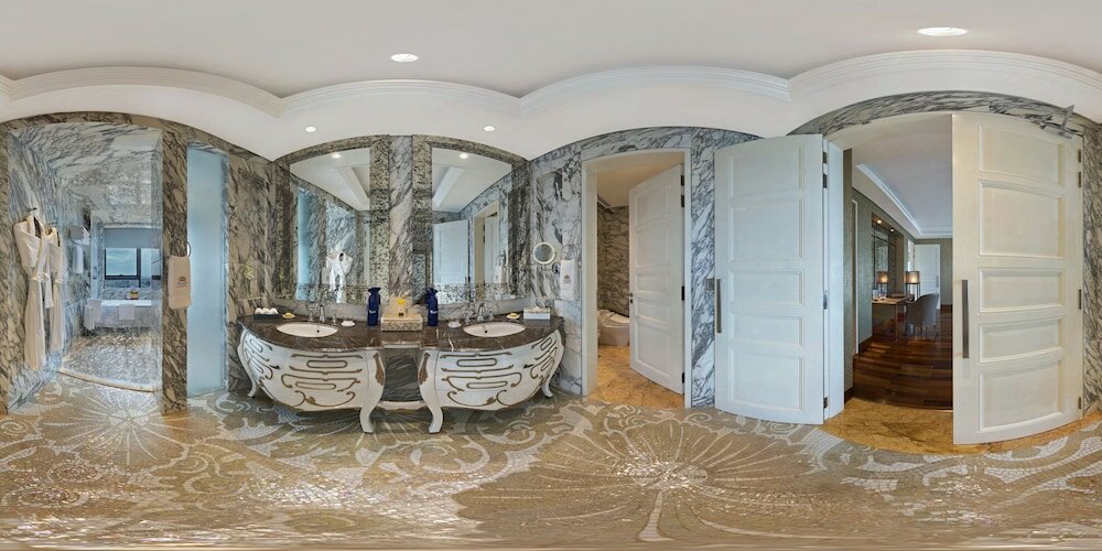 Фото The Reverie Saigon