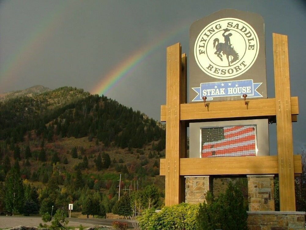 Фото Flying Saddle Resort