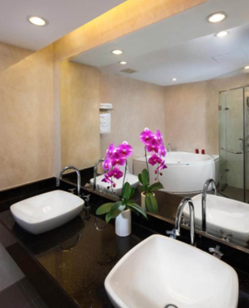 Фото Elegant Suites Westlake