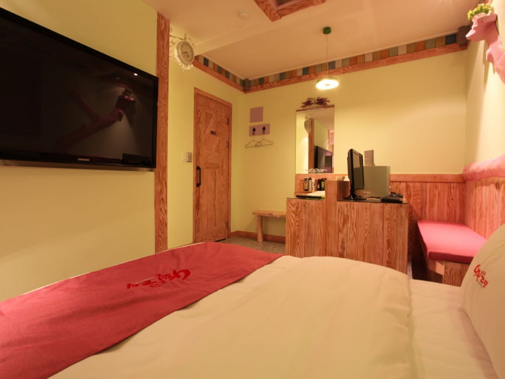 Фото Hotel April 2nd