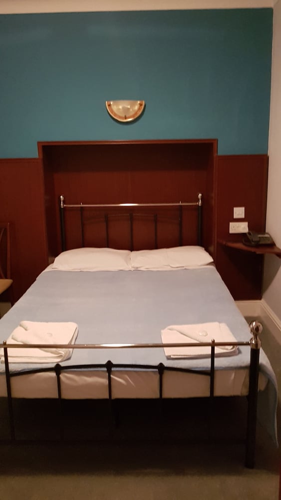 Фото Mandalay Picton House Hotel