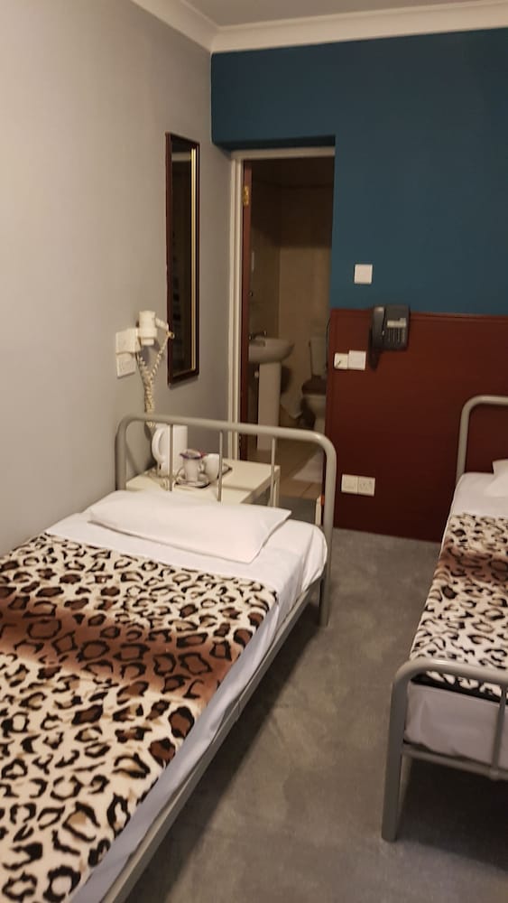 Фото Mandalay Picton House Hotel