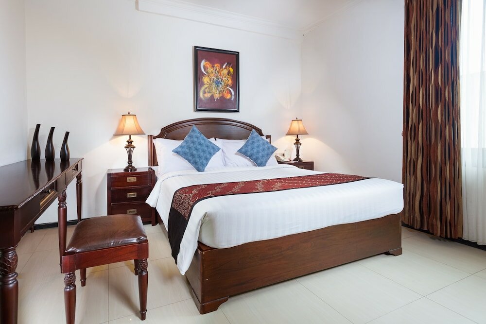 Фото Montana Hotel