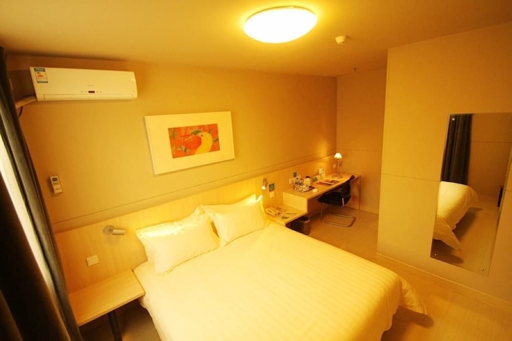 Фото Jinjiang Inn Changzhi Bayi Square