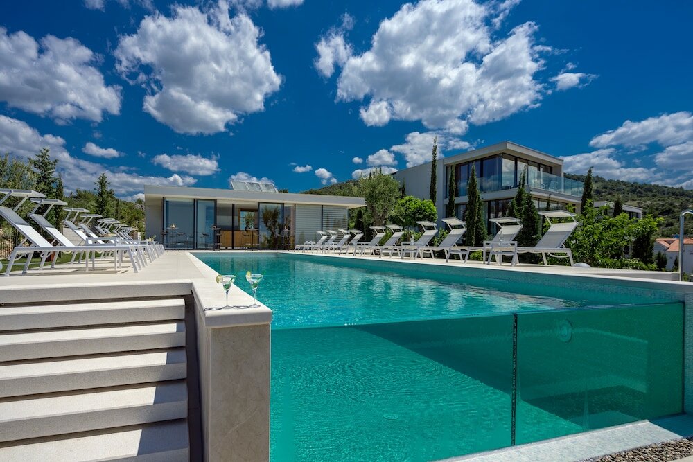 Фото Golden Rays Luxury Apartments