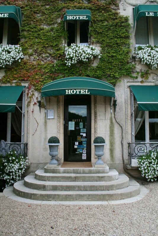 Гостиница Hôtel Le Home в Боне