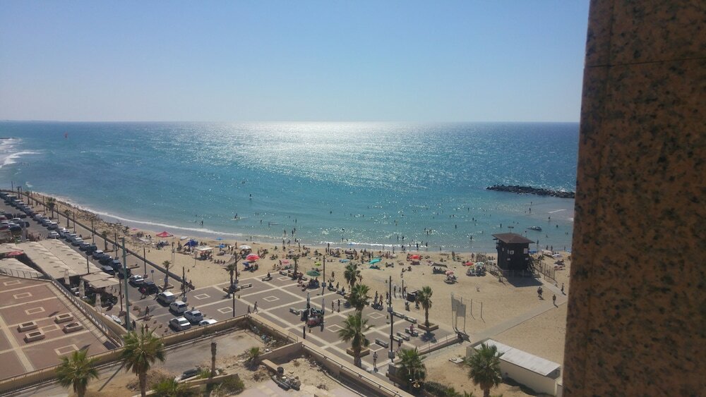 Фото Hof Hacarmel Apartments