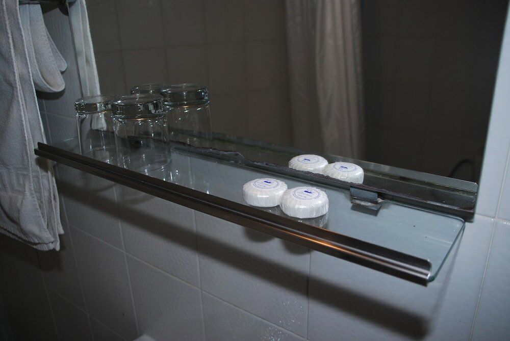 Фото The Caravel Hotel