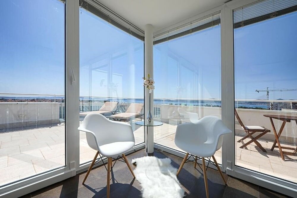 Фото Sunset Penthouse Apartment with Hot Tub