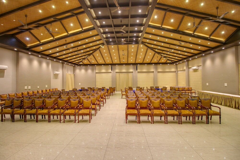 Фото Maulik Mansion Resort