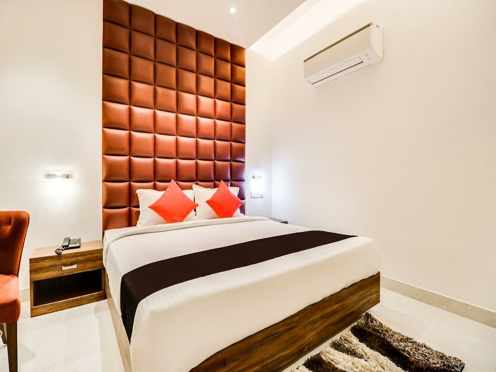 Фото Capital O 44117 Hotel Alphonso