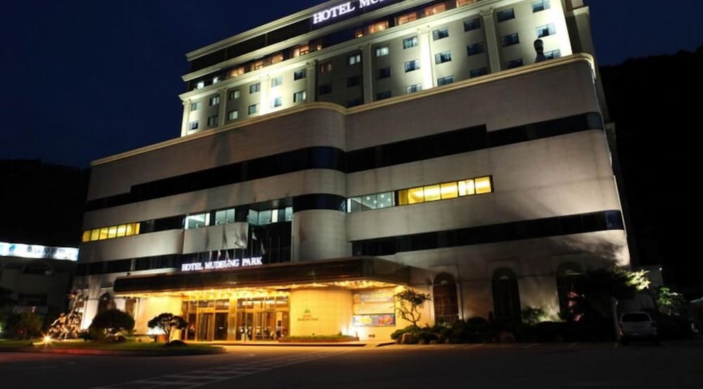 Фото Mudeungpark Hotel