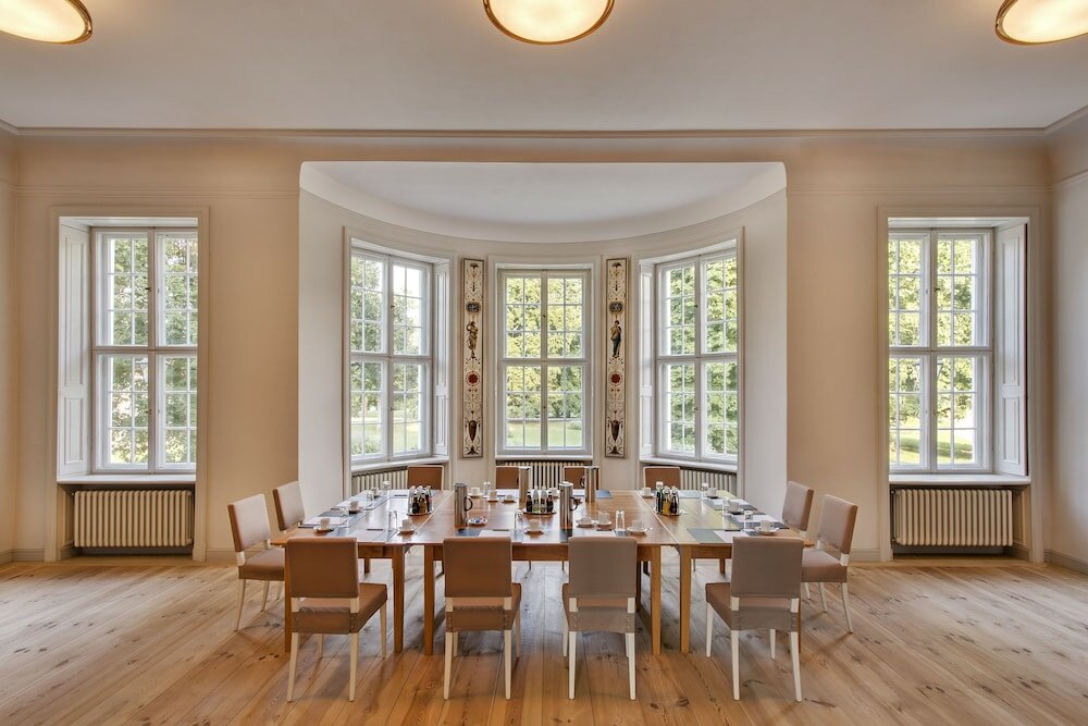 Фото Hotel Schloss Neuhardenberg