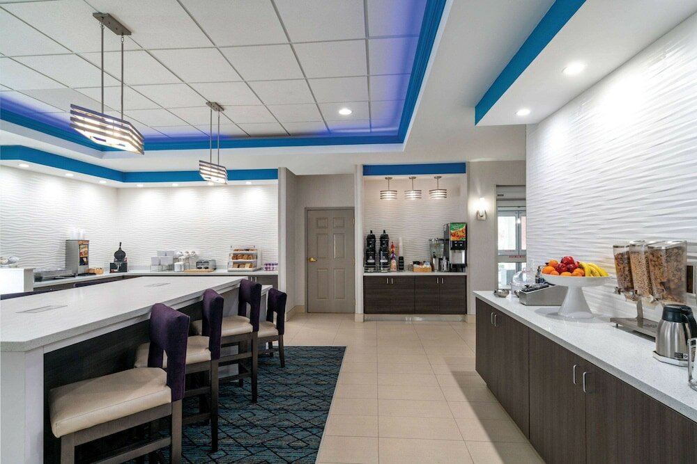 Фото La Quinta Inn & Suites by Wyndham Latham Albany Airport