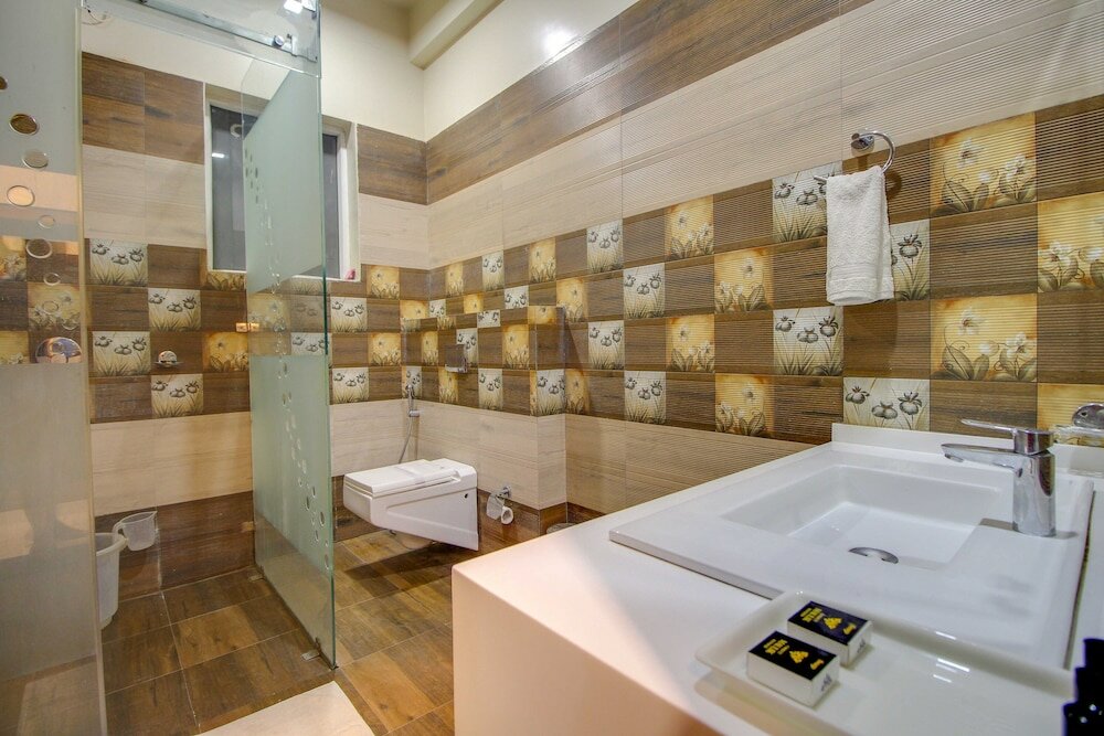 Фото Maulik Mansion Resort