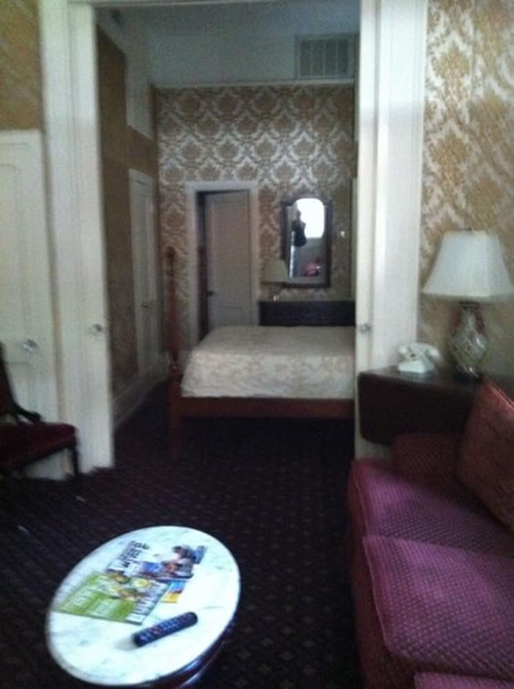 Фото Nine O Five Royal Hotel