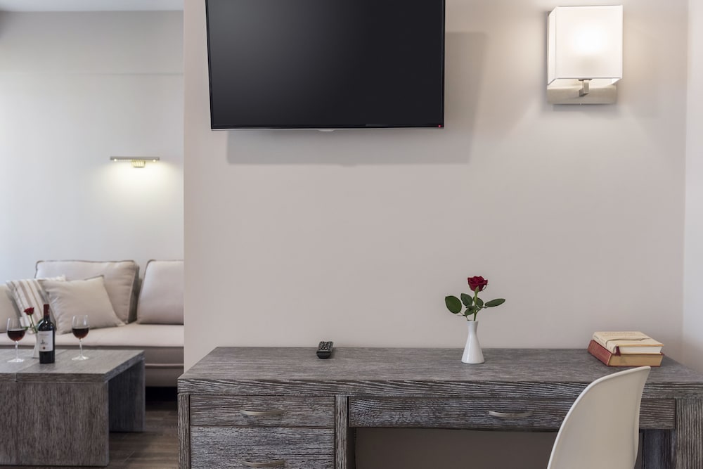 Фото Bio Suites Hotel