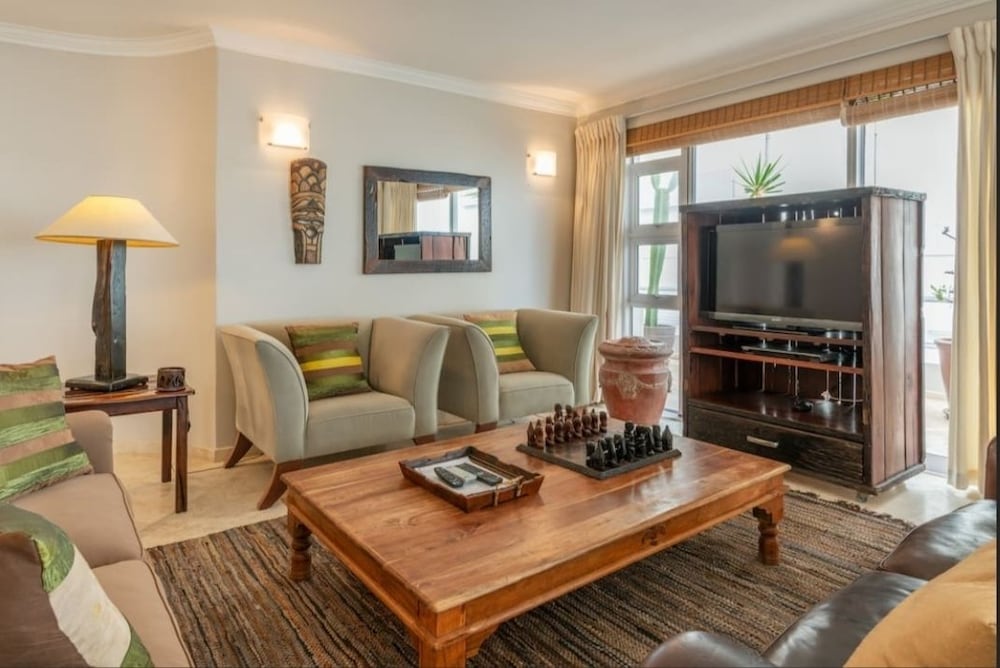 Фото Bantry Beach Luxury Suites