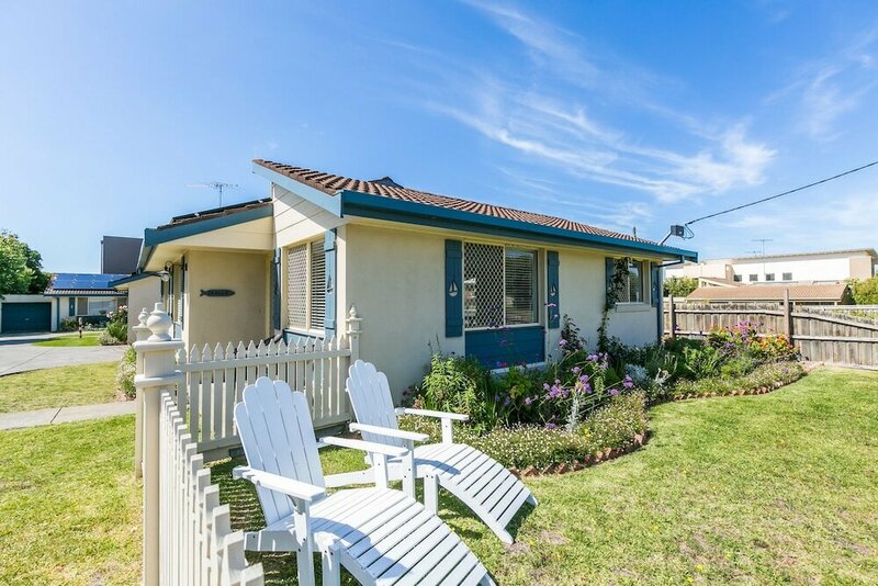Гостиница Beachfront Cottages Torquay