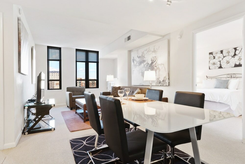 Фото Global Luxury Suites at The Convention Center