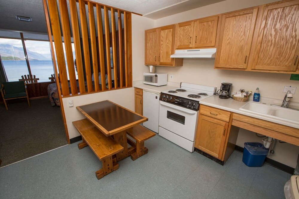 Фото Village Inn At Apgar - Inside the Park