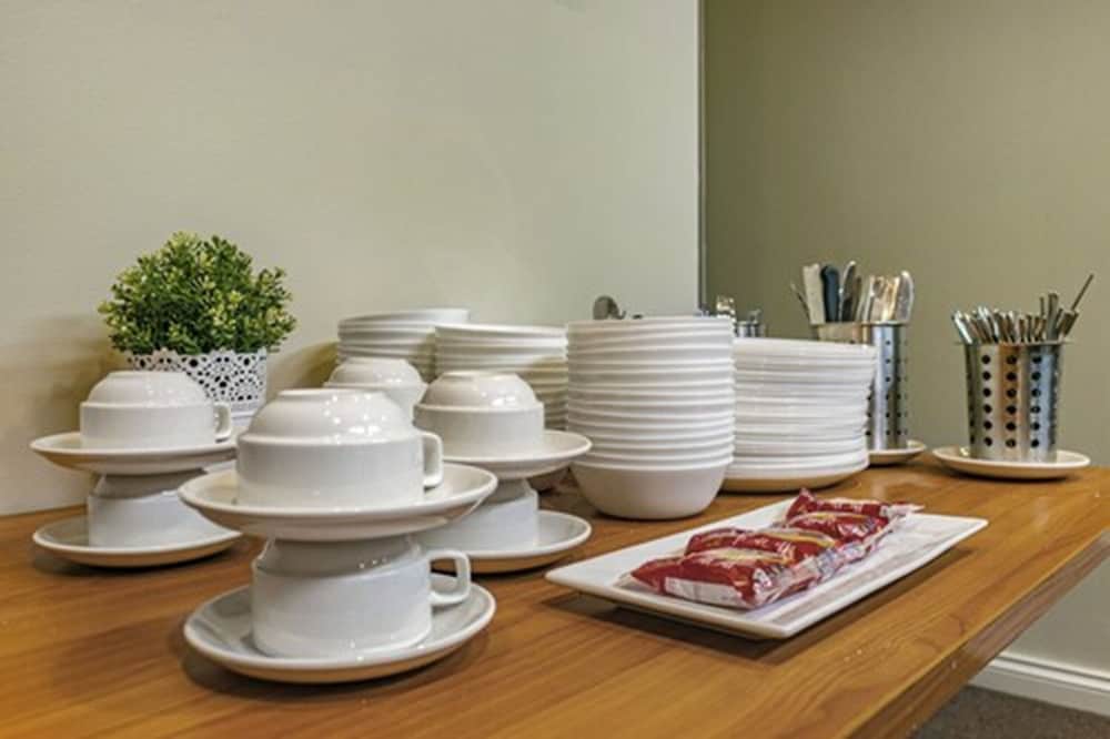 Фото Knox International Hotel & Apartments