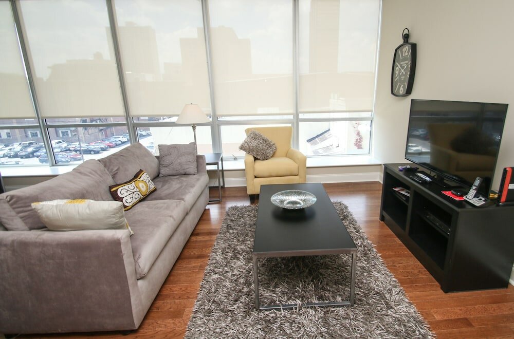 Фото UrHomeInPhilly- Market Street