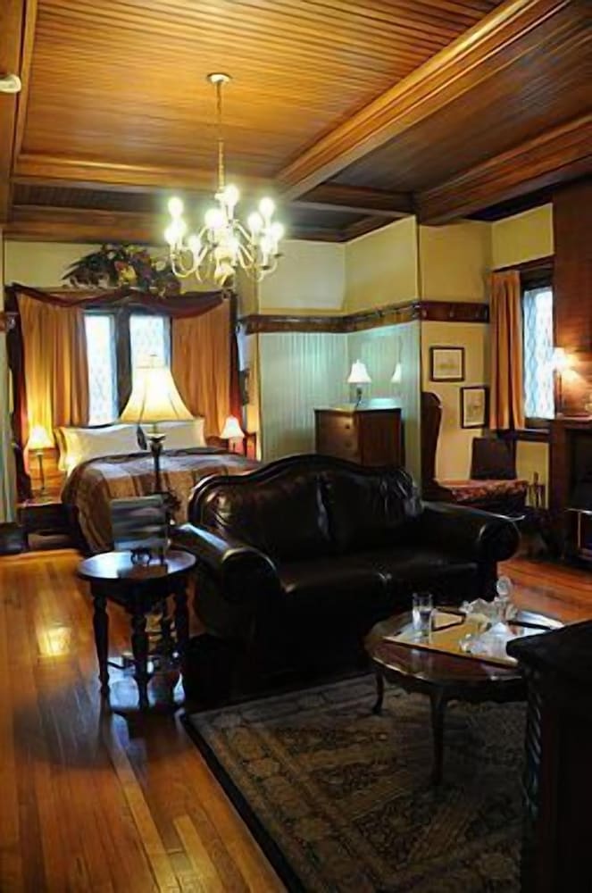 Фото The Noble Suites