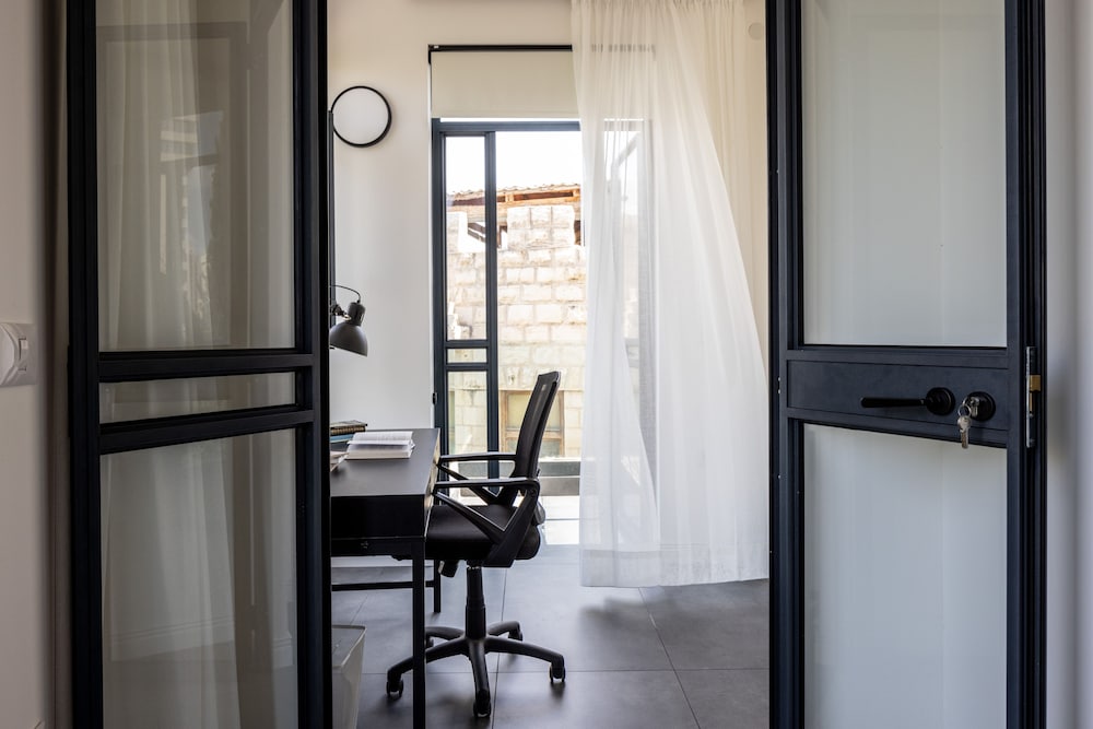 Фото Old Charm & Modern Meets by Sea N' Rent